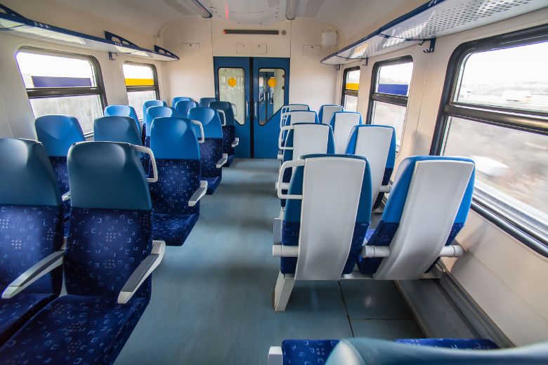 Hilarisch: man gaat viraal met airfryer in de trein