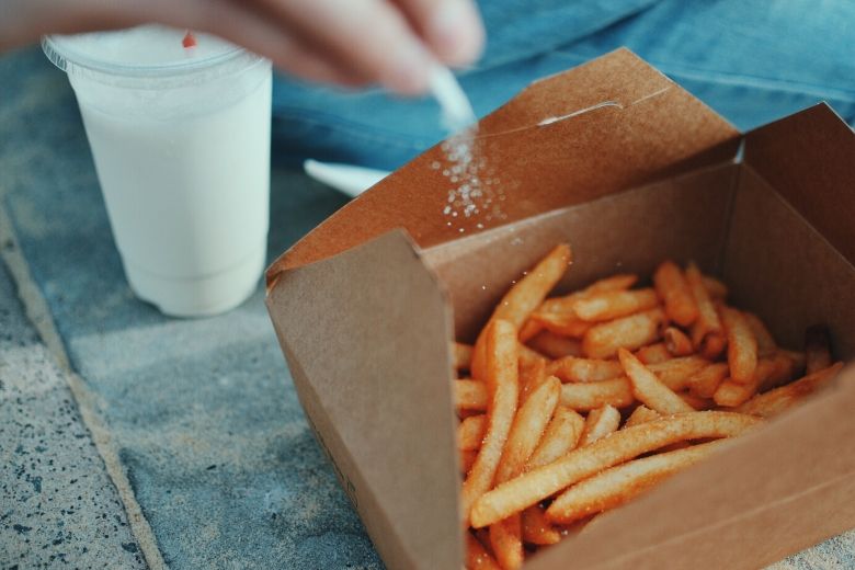 'Als het warm weer is moet je meer zout eten': feit of fabel? Dit is het antwoord