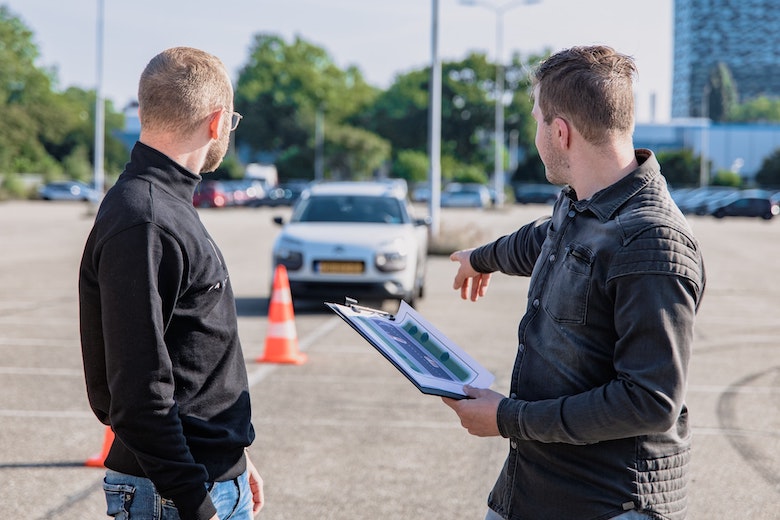 Rijschoolhouders verhogen lesprijzen vanwege dure brandstof