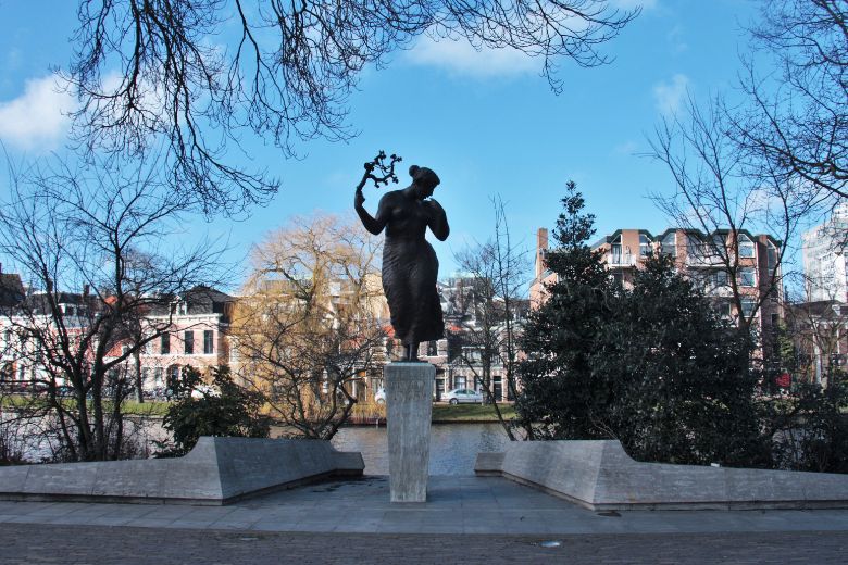 Bevrijdingsmonument in Leiden beklad, één dag voor de dodenherdenking