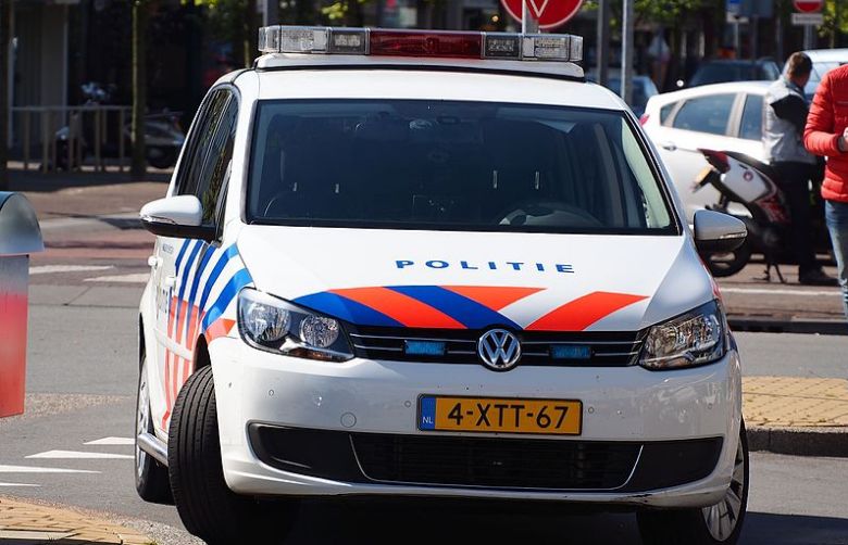 Dronken joyrider (18) richt een ravage aan en stelt de politie een bizarre vraag