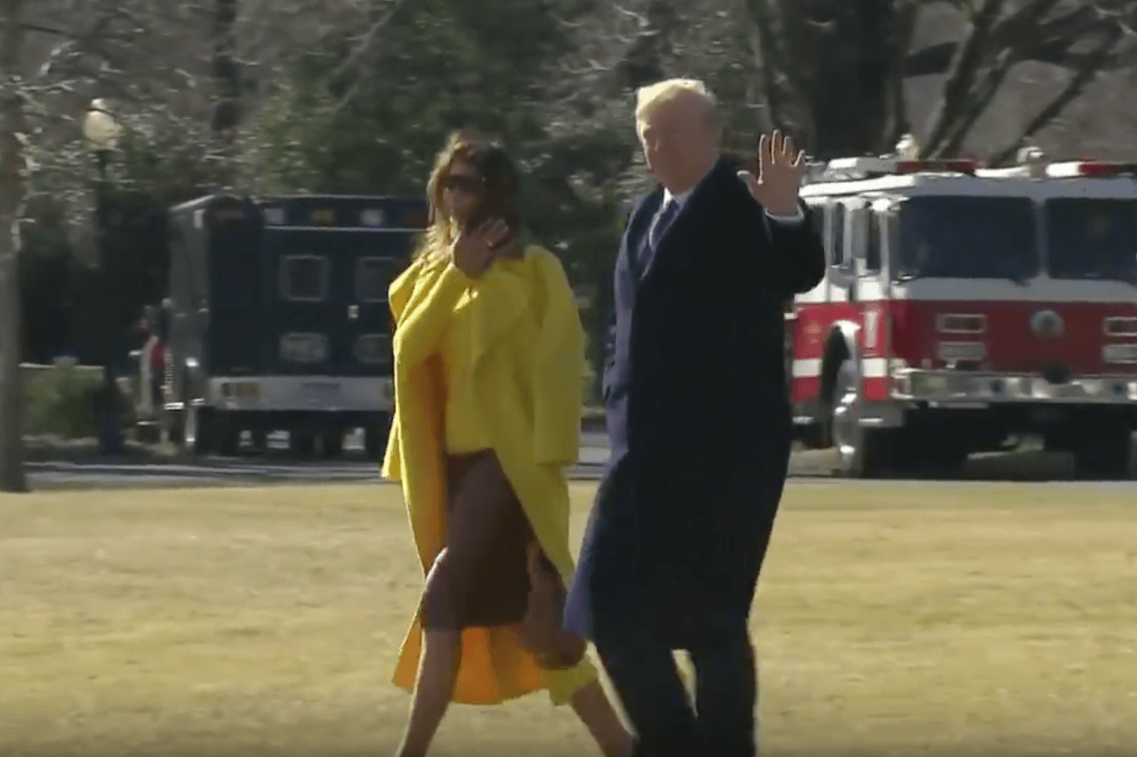 Ongemakkelijk: Melania heeft alwéér geen zin in de hand van Donald Trump