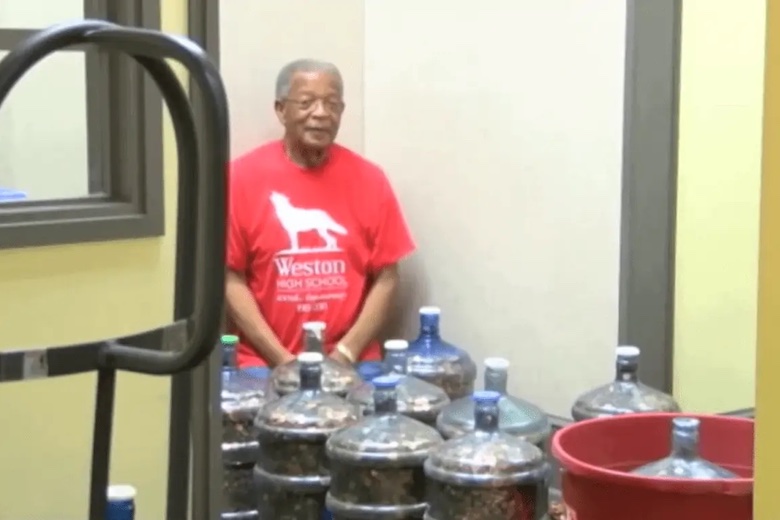 Deze man spaarde 45 jaar zijn kleingeld; het uiteindelijke bedrag zal je verbazen!