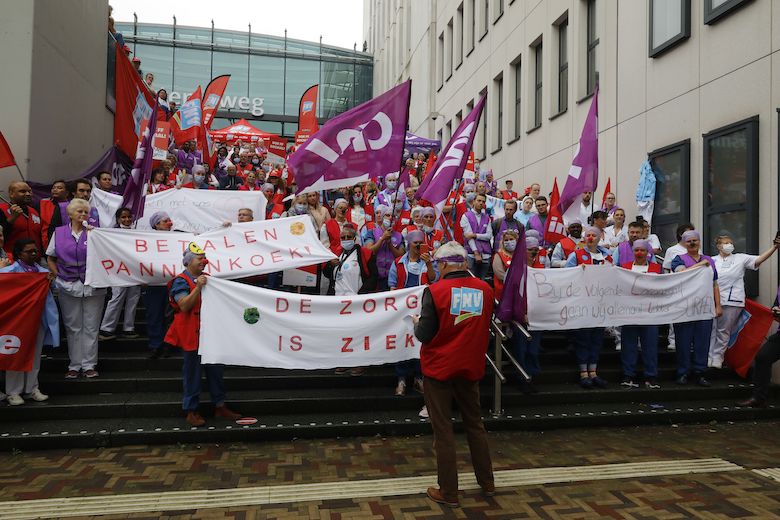 Grootste staking zorgpersoneel ooit: 'Het piept en kraakt aan alle kanten'