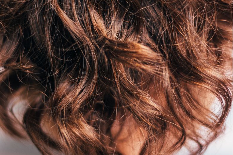 Gespleten haarpunten? Dit kun je beter niet doen (en dit juist wel)