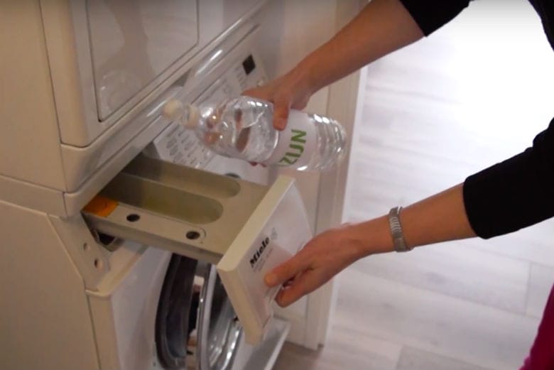 洗濯物にお酢を入れてみるべき8つの理由 