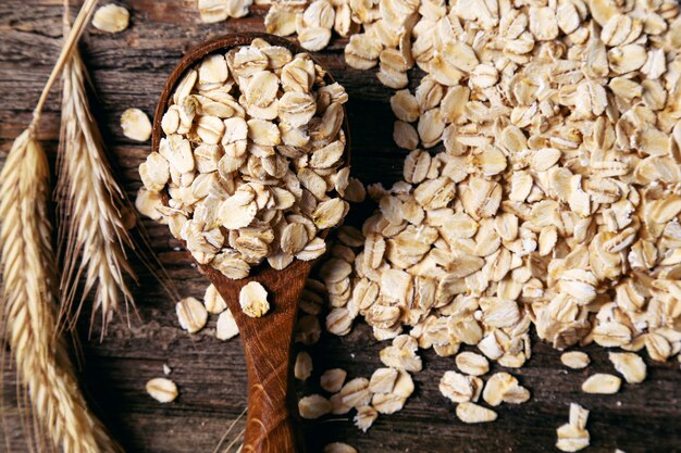 Free photo heap of oats in a spoon