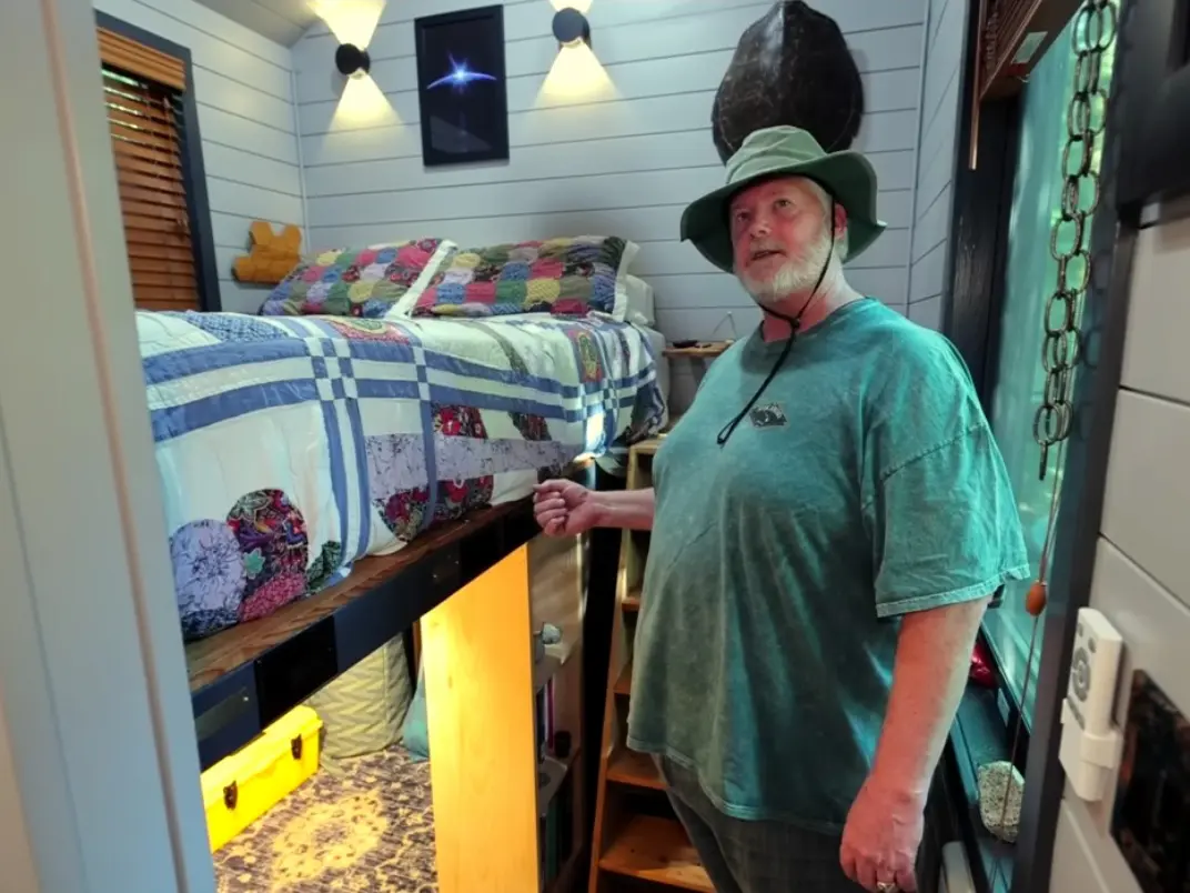 This Couple Lives In 2 Tiny Side-by-side Homes and You Won’t Believe How Much They Save Every Month!