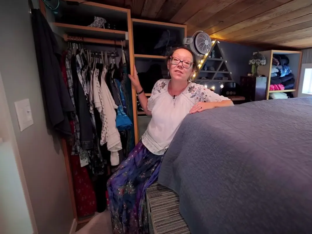 This Couple Lives In 2 Tiny Side-by-side Homes and You Won’t Believe How Much They Save Every Month!