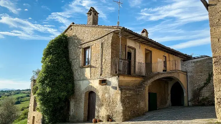 この57歳の女性は、たった150円の家に住んでいます。しかし、中を見ると、あなたも住みたくなるでしょう！