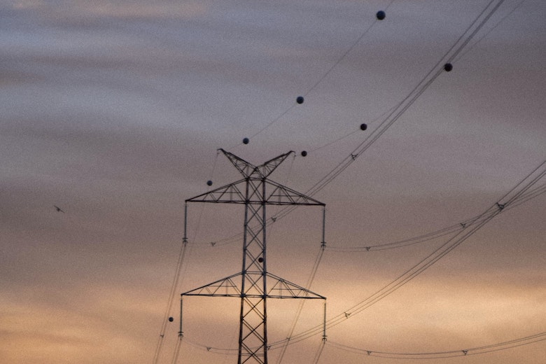 Oh, entonces esto es lo que significan esas bolas en los cables de alto voltaje
