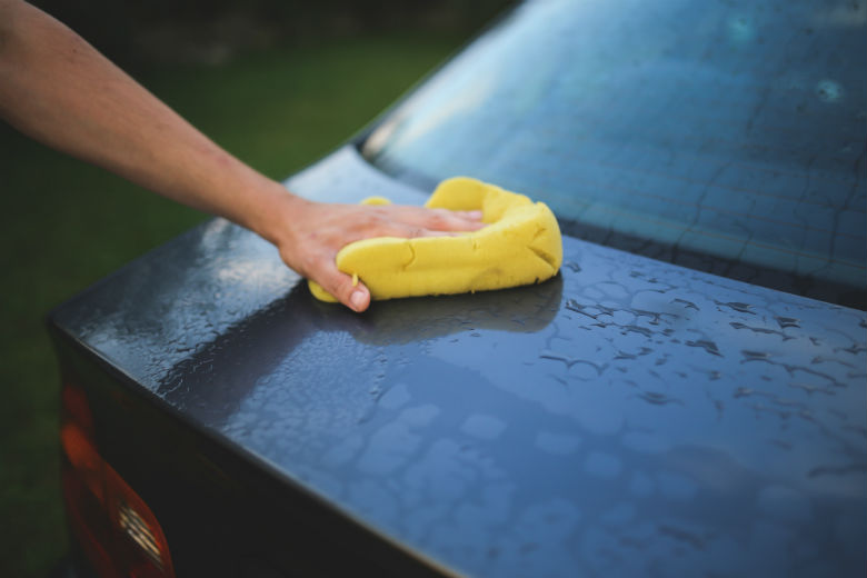 9 prácticos trucos de limpieza para tu coche