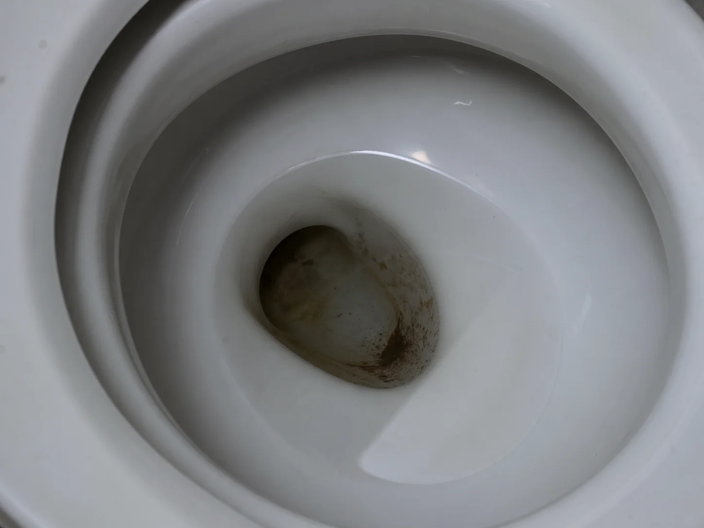 ¿Por qué la gente llena la taza del váter con cubitos de hielo? Vamos a explicarlo...