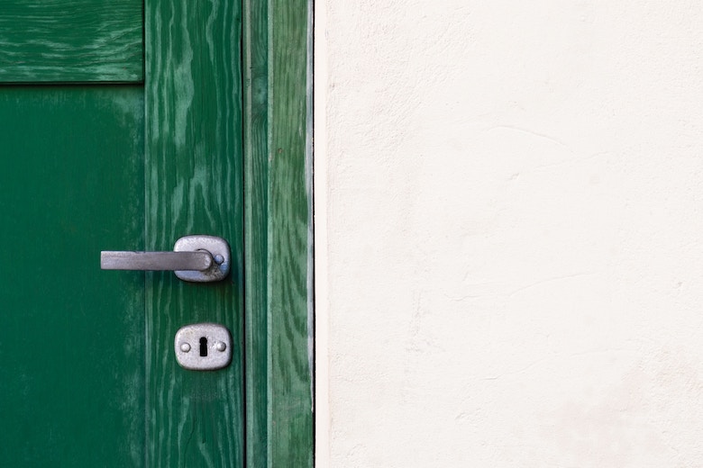 Cuidado: ¡Cierre las puertas de tu casa antes de irse a dormir! ¡Puede salvar tu vida!