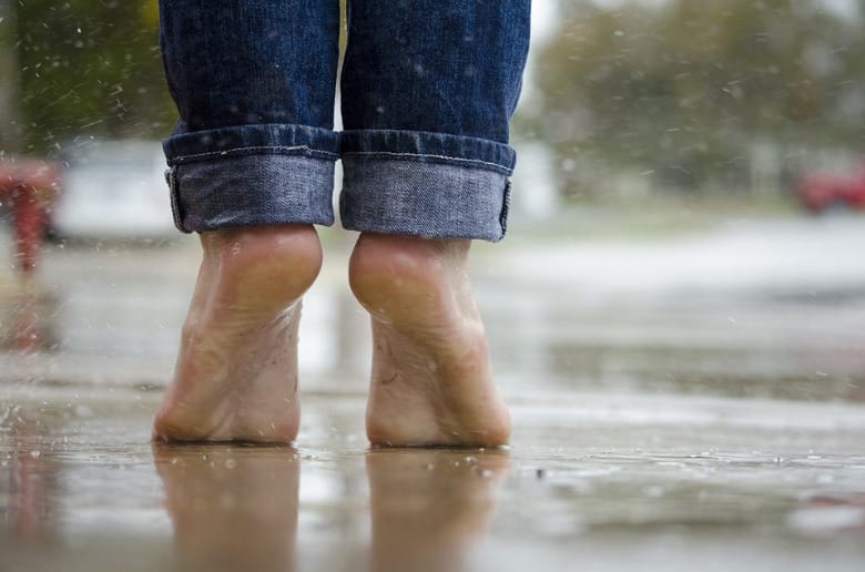 6 consejos sobre cómo prevenir y deshacerte de los pies sudorosos