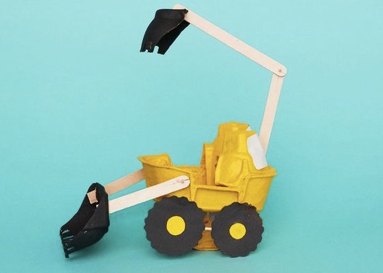 Estás botando los cartones y las cáscaras de huevo vacíos