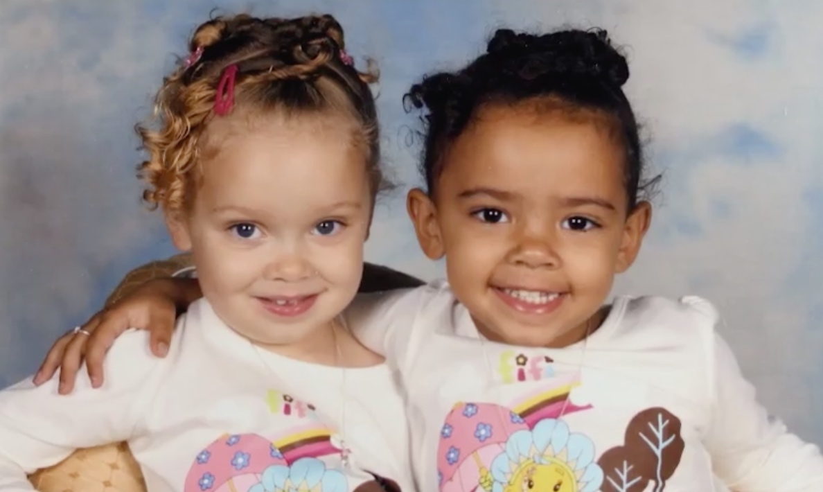 ¿Crees que estas dos chicas son de la misma familia? No creerás lo que son