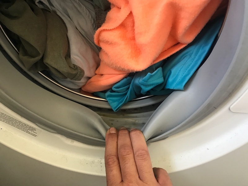 ¿Tu ropa a veces apesta después del lavado? Hay una solución simple, pero nadie parece saberla