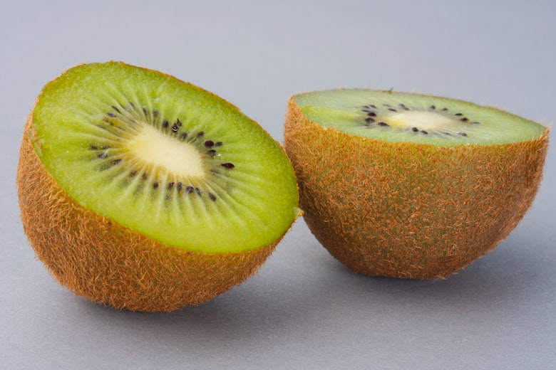 He aquí por qué es mejor comer un kiwi con piel
